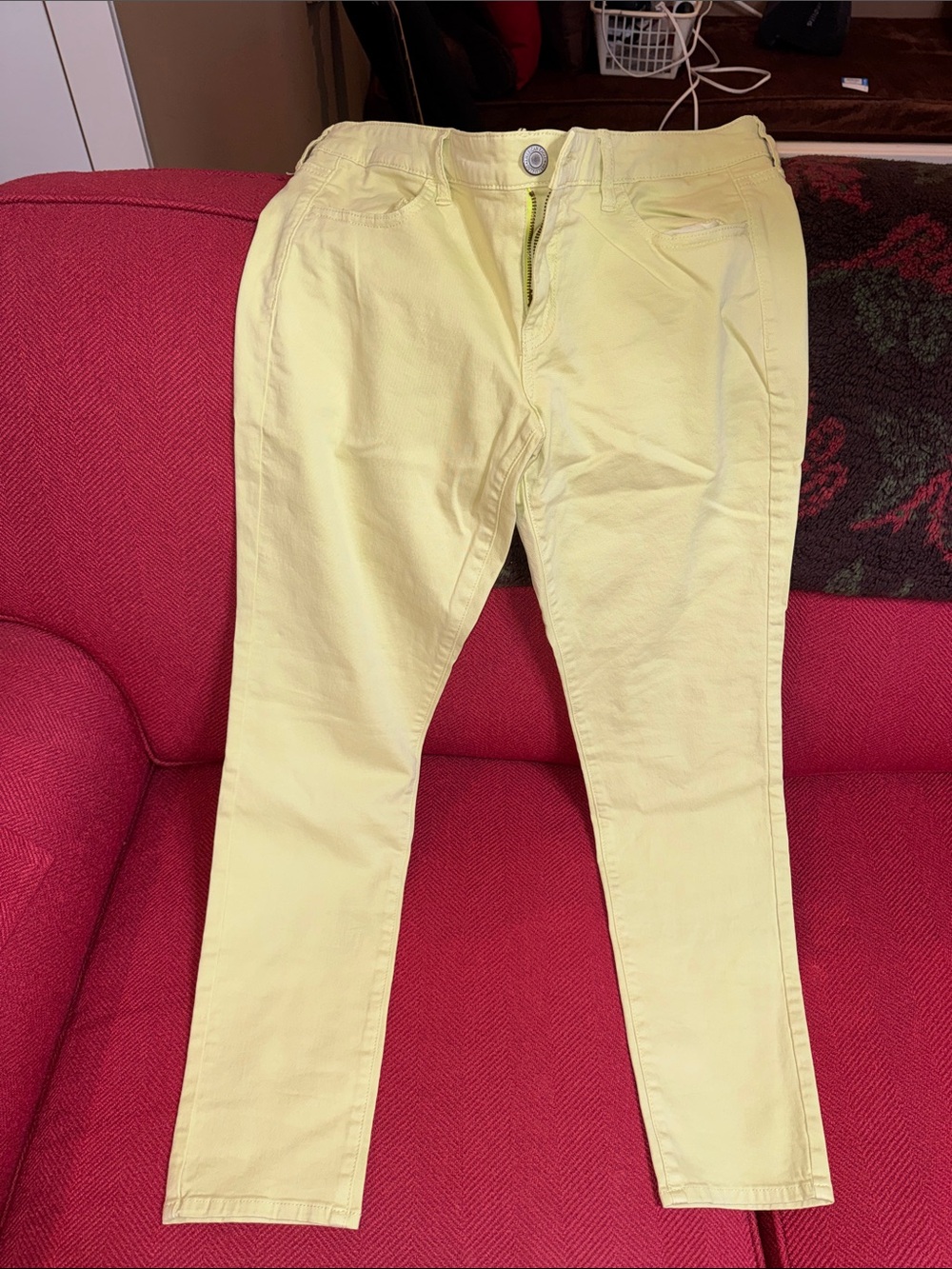 American Eagle Pale Yellow (Chartreuse) Stretch Jeans